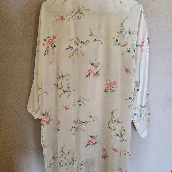 Robe - Picture 2 of 2